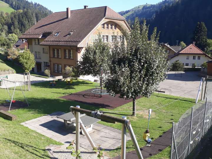 Spielplatz & Brätlistelle Dorfschulhaus, Trubschachen