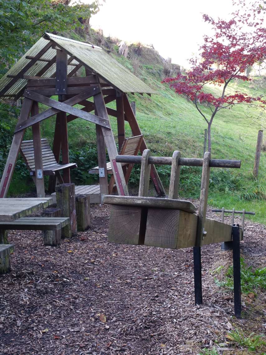 Feuerstelle und Spielplatz Wühre