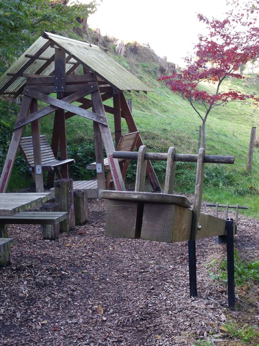 Feuerstelle und Spielplatz Wühre