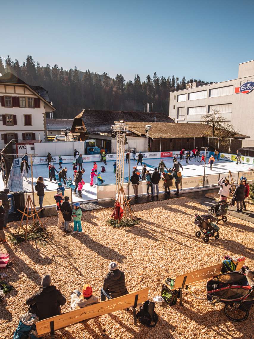 Ausflugs-Tipp: Eisfeld Langnau