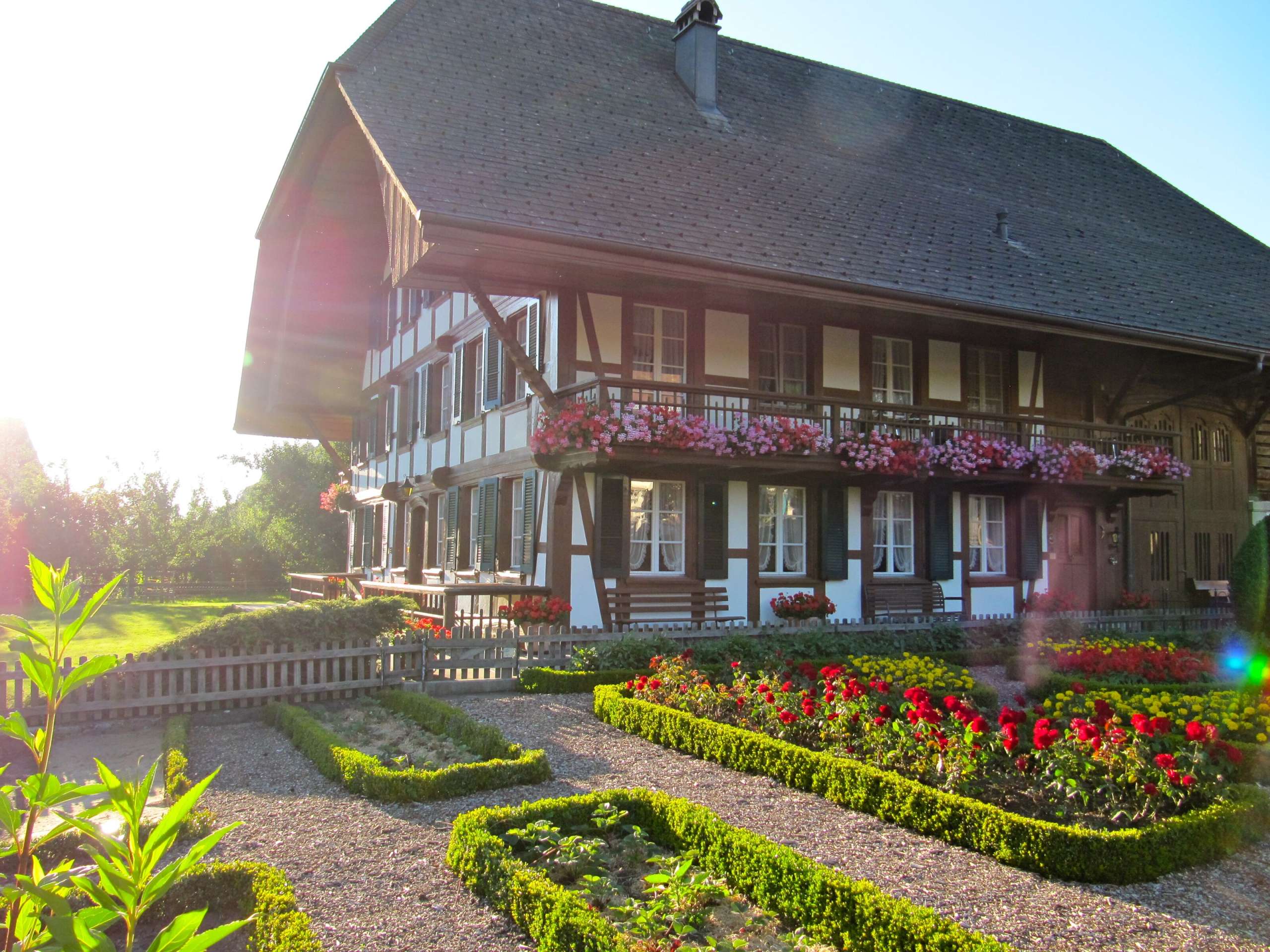 Bauernhaus mit schönem Bauerngarten in Lützelflüh.